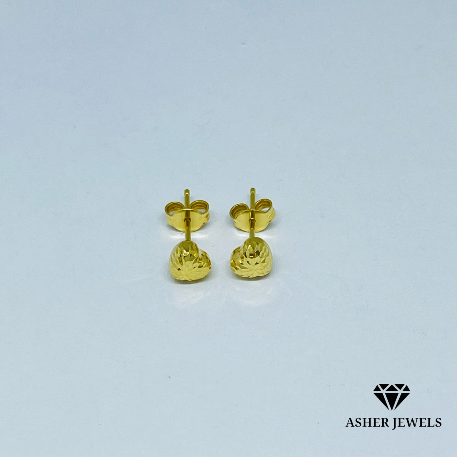Diacut Heart Stud Earrings 